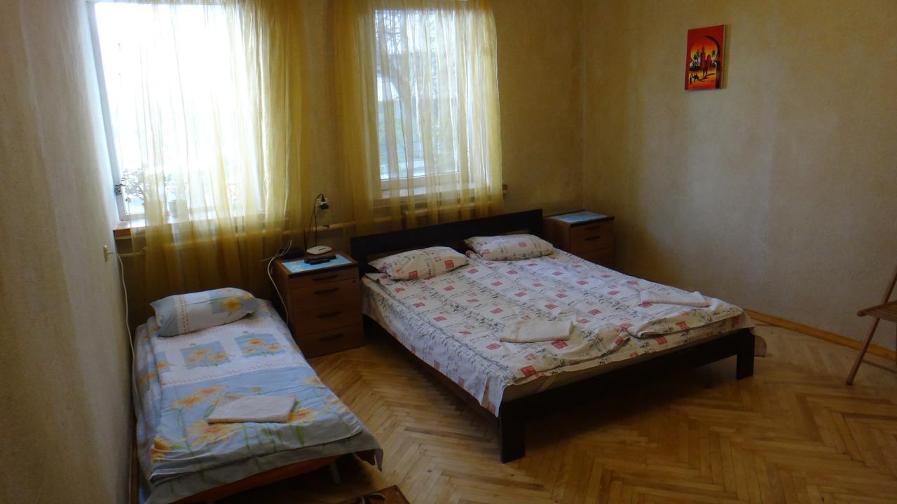 Apartment Near The Central Railway Station Kyiv Exterior photo